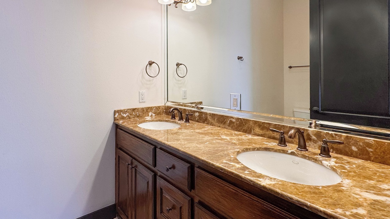 Photo of Bathroom in Lakeland Park