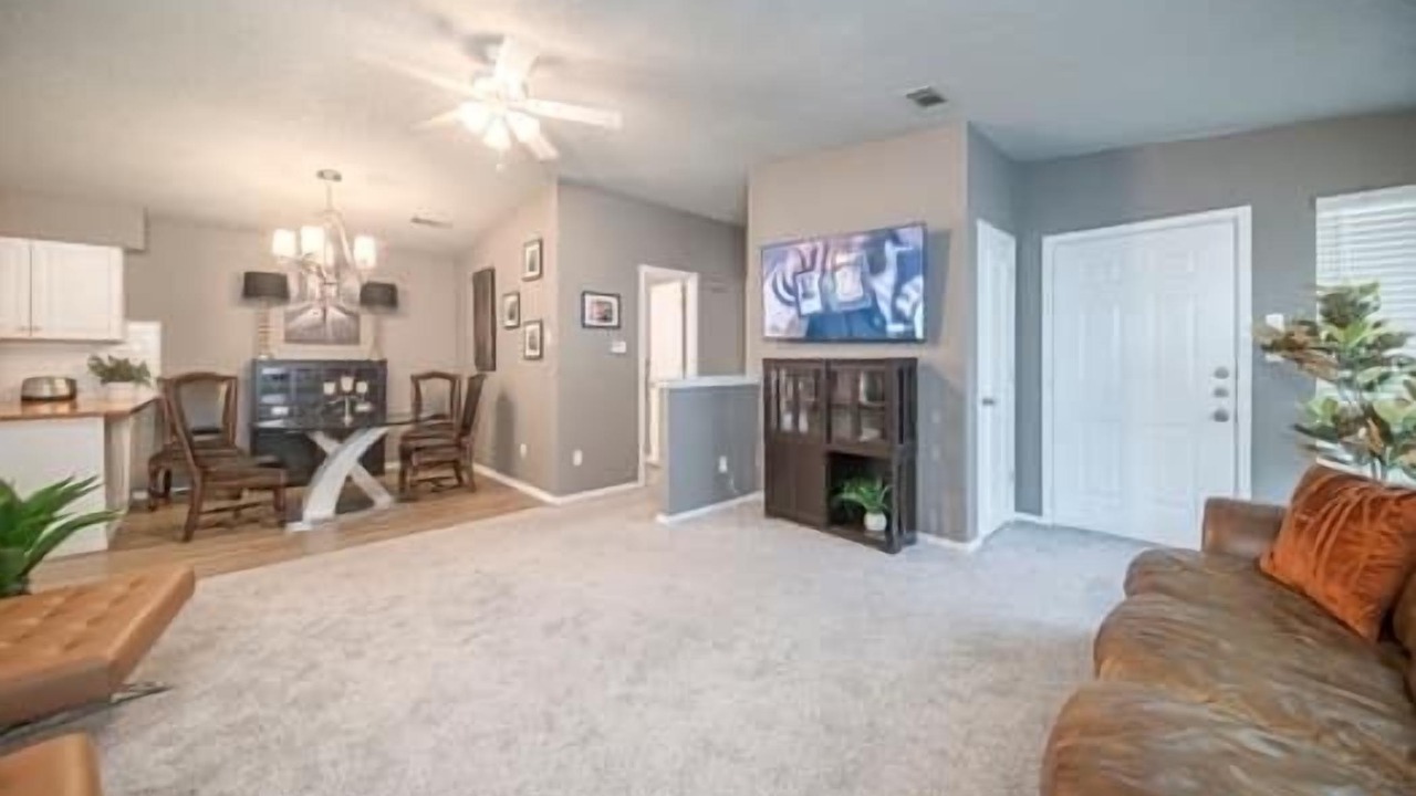 Photo of Livingroom in Midland