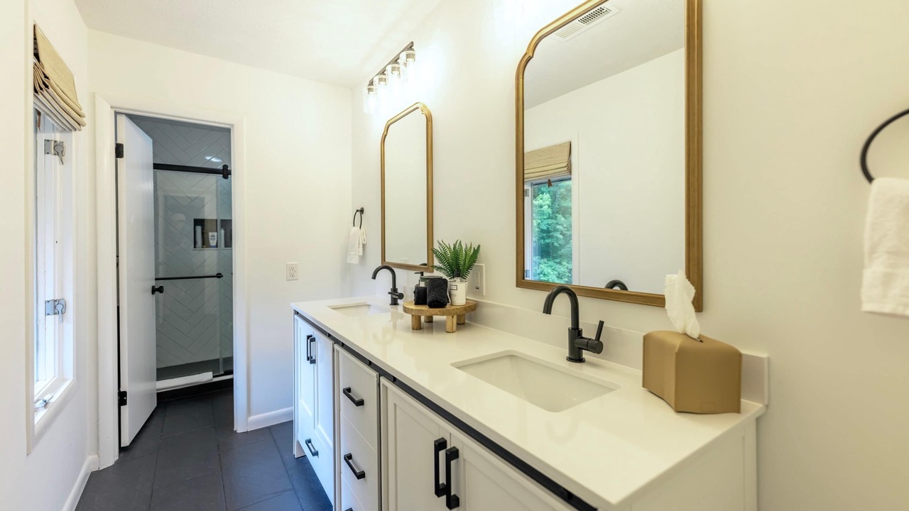 Photo of Bathroom in Skyland