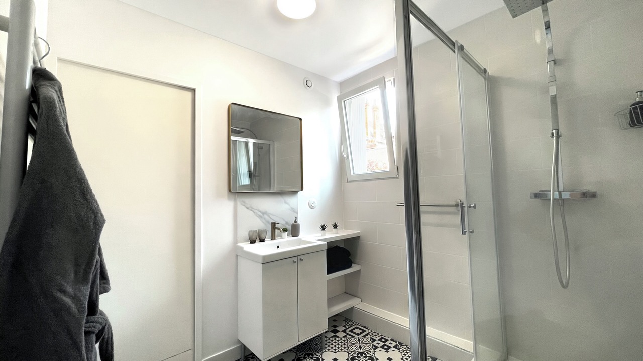 Photo of Bathroom in La Fuye-Velpeau