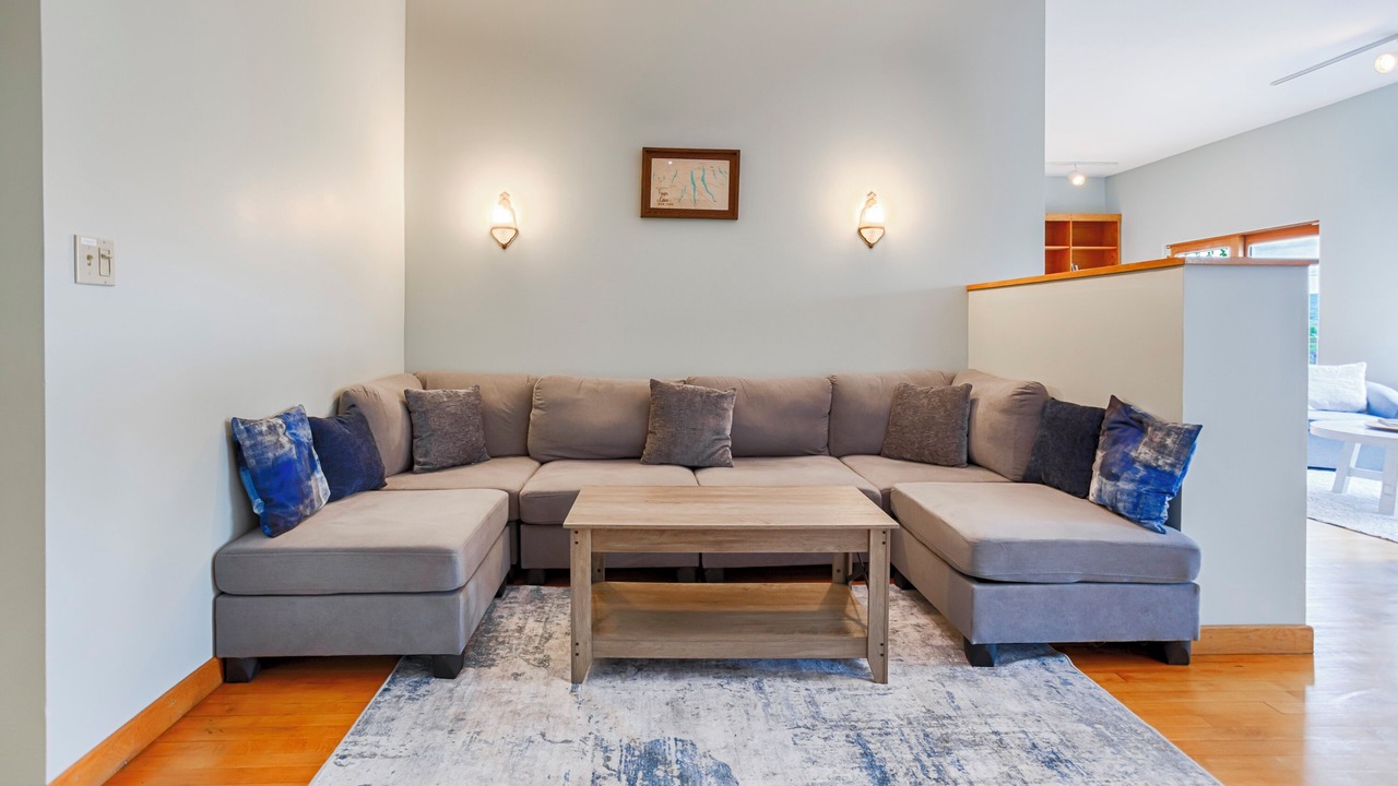 Photo of Livingroom in Town of Reading