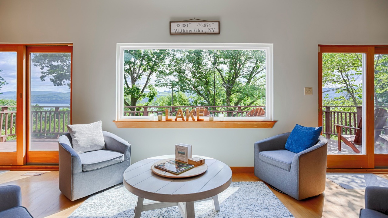 Photo of Livingroom in Town of Reading