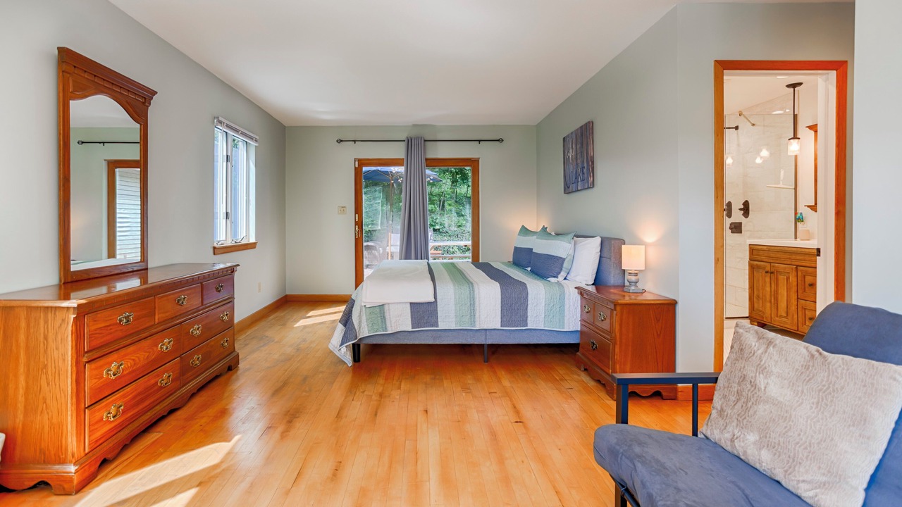 Photo of Bedroom in Town of Reading