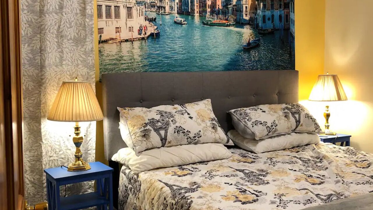 Photo of Bedroom in Stockade Historic District