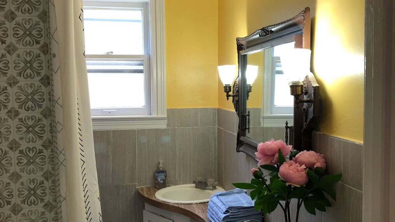 Photo of Bathroom in Stockade Historic District