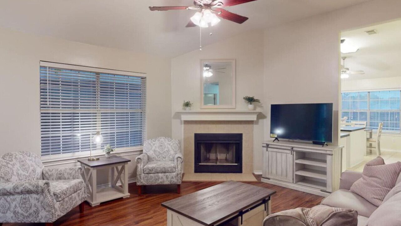Photo of Livingroom in College Station