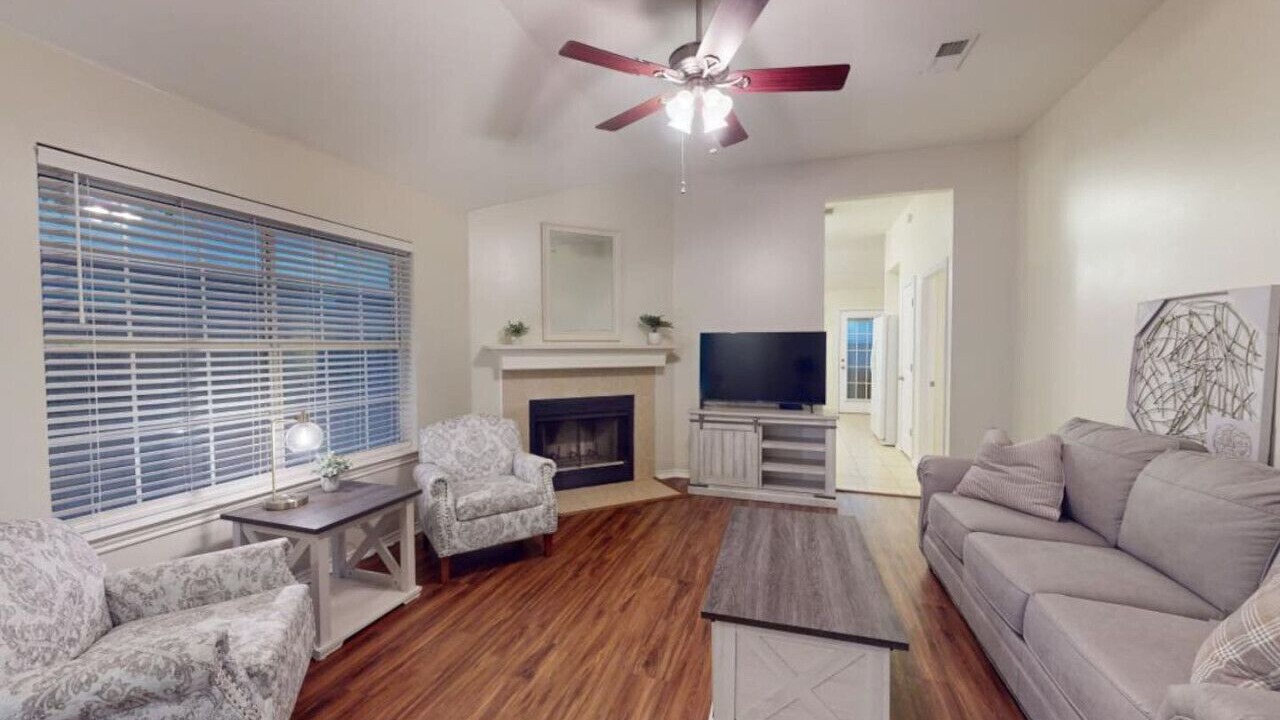Photo of Livingroom in College Station