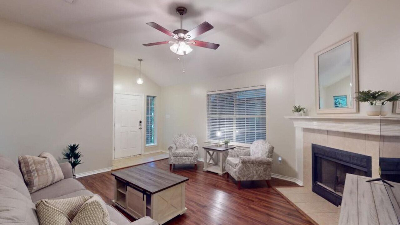 Photo of Livingroom in College Station