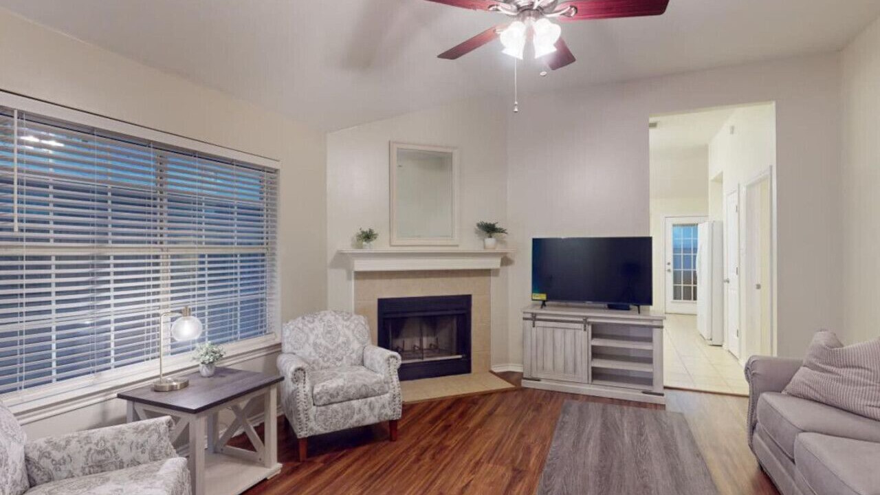Photo of Livingroom in College Station