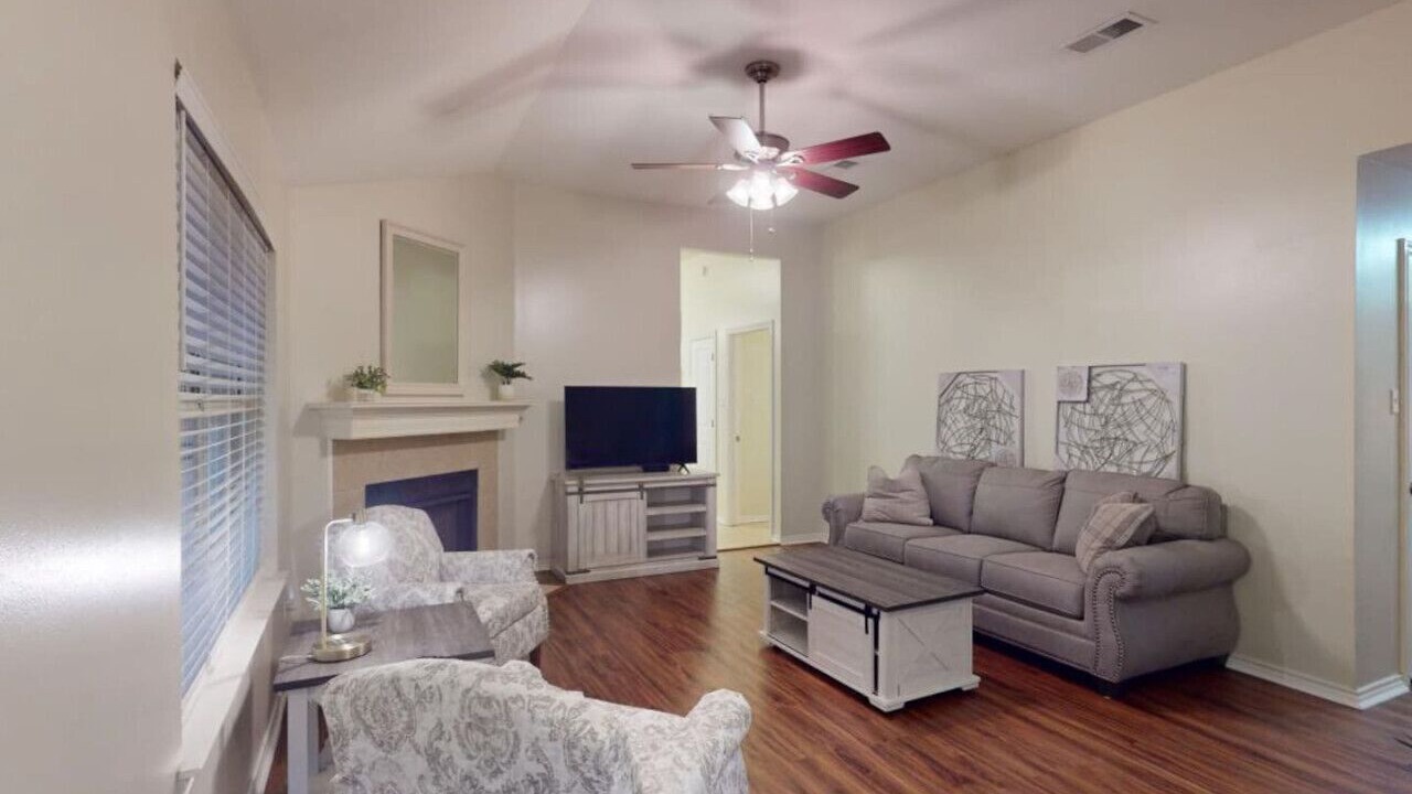 Photo of Livingroom in College Station