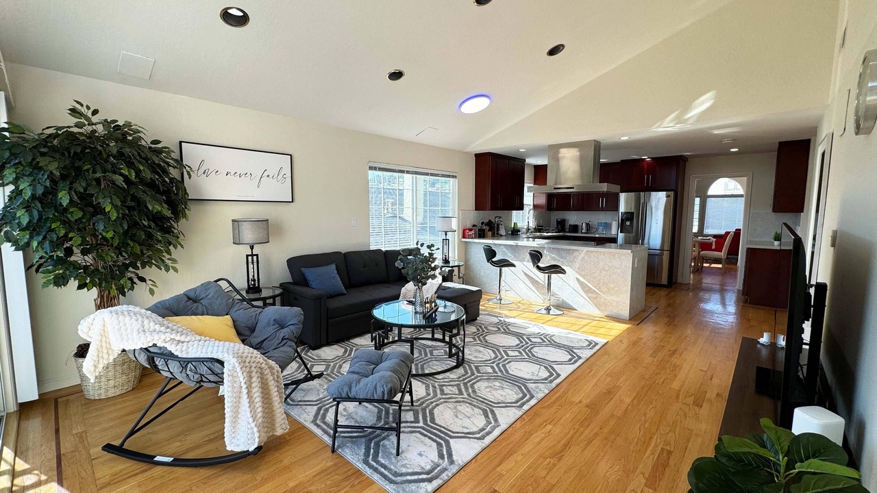 Photo of Livingroom in Downtown