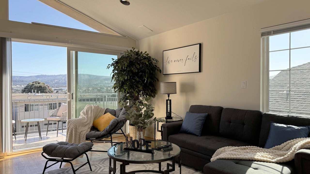 Photo of Livingroom in Downtown