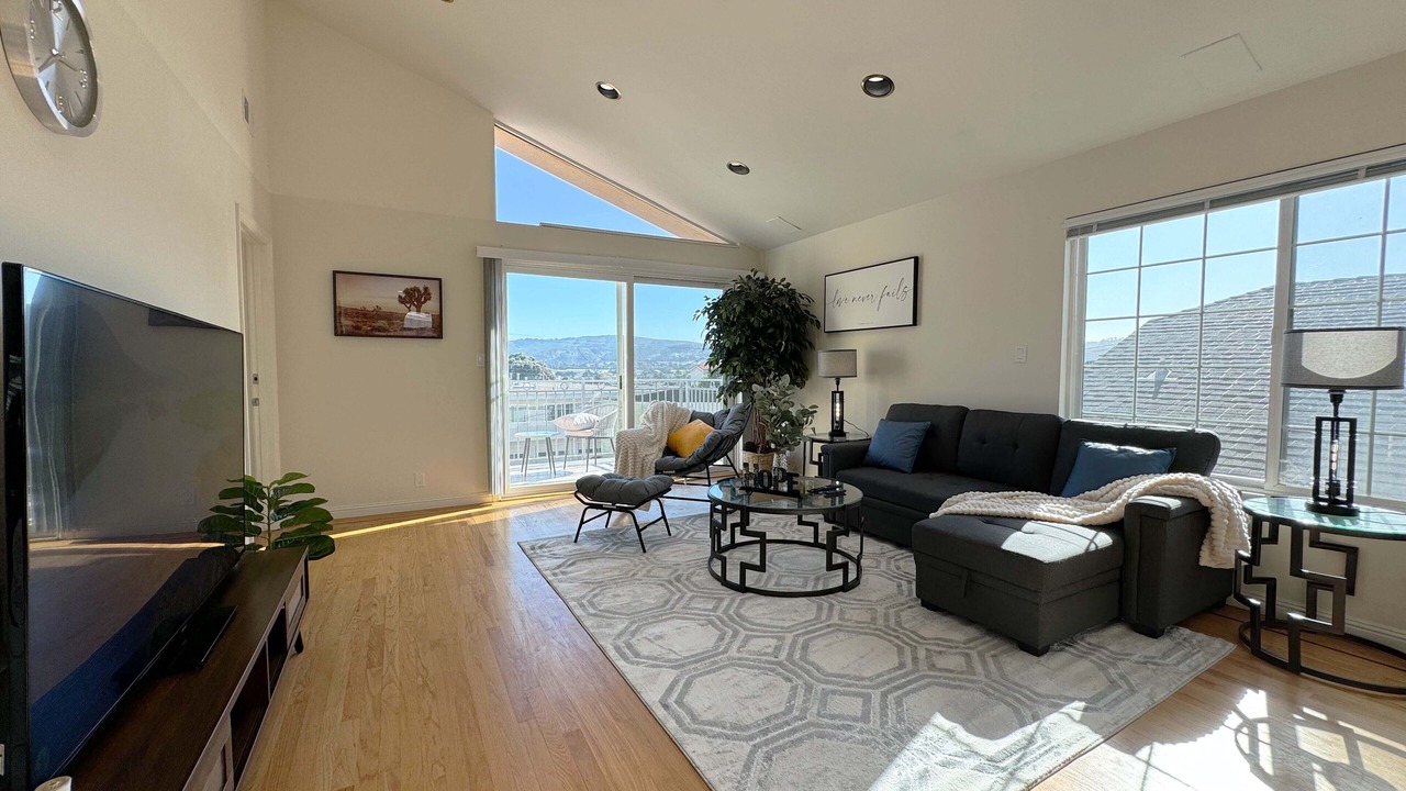 Photo of Livingroom in Downtown