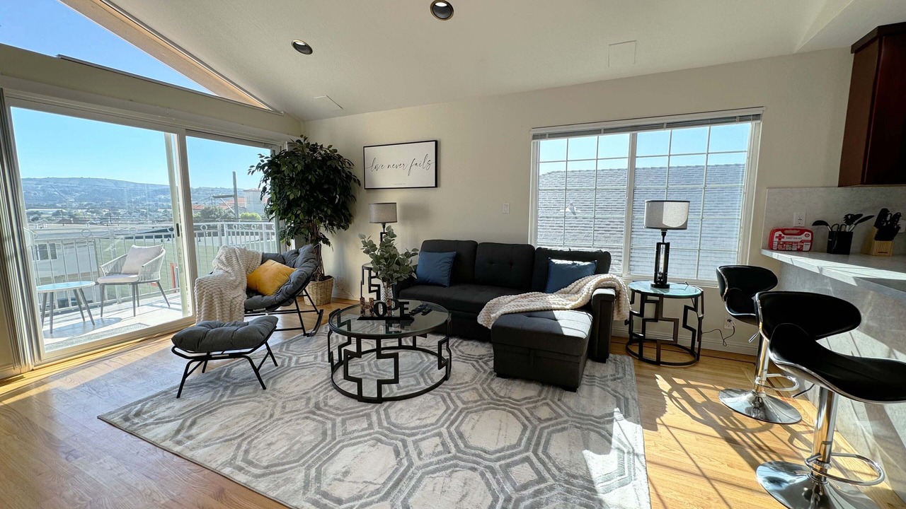 Photo of Livingroom in Downtown