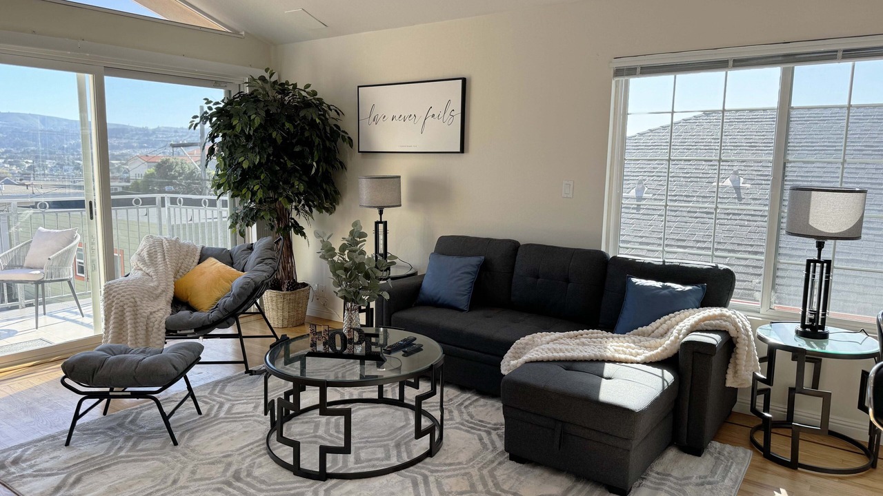 Photo of Livingroom in Downtown