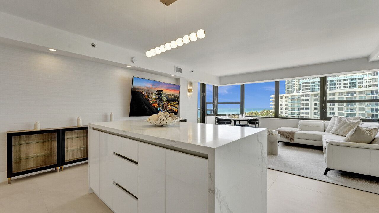 Photo of Livingroom in Mid Beach