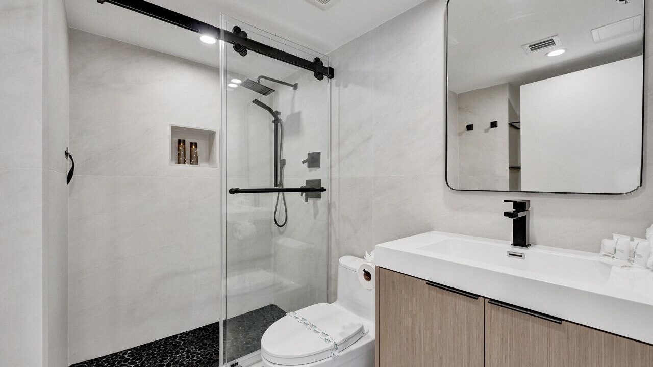 Photo of Bathroom in Mid Beach