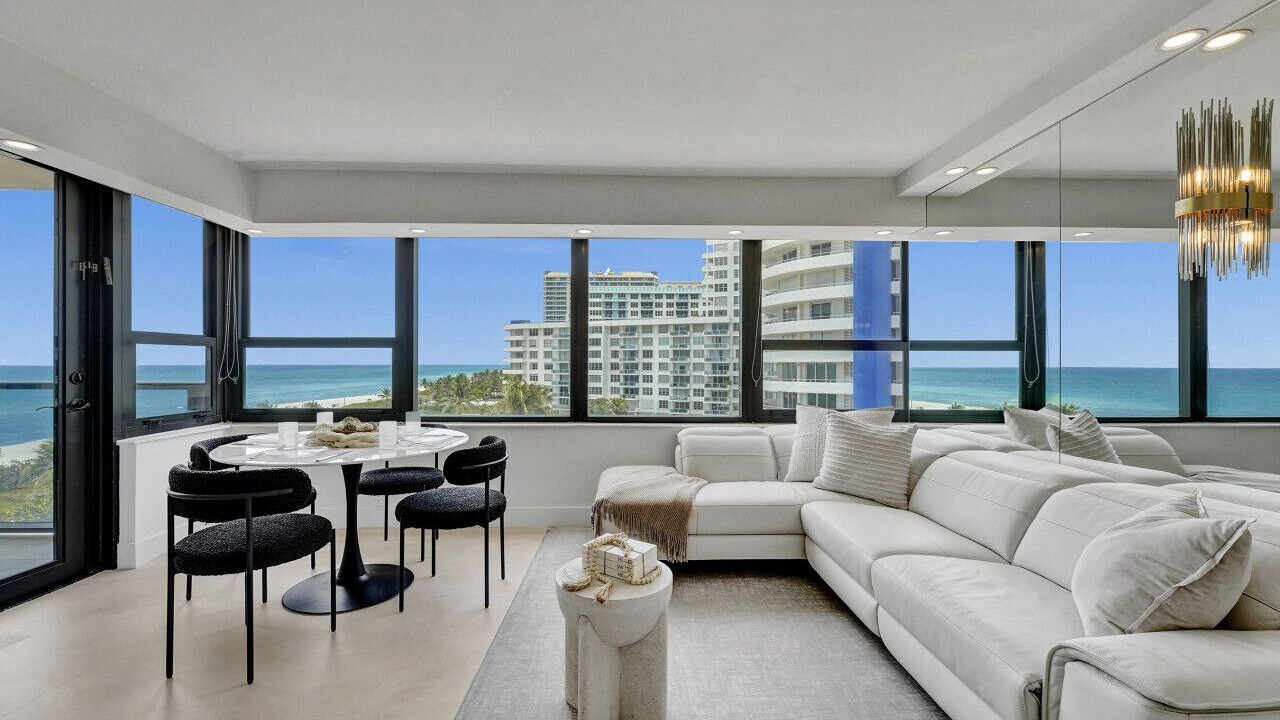 Photo of Livingroom in Mid Beach