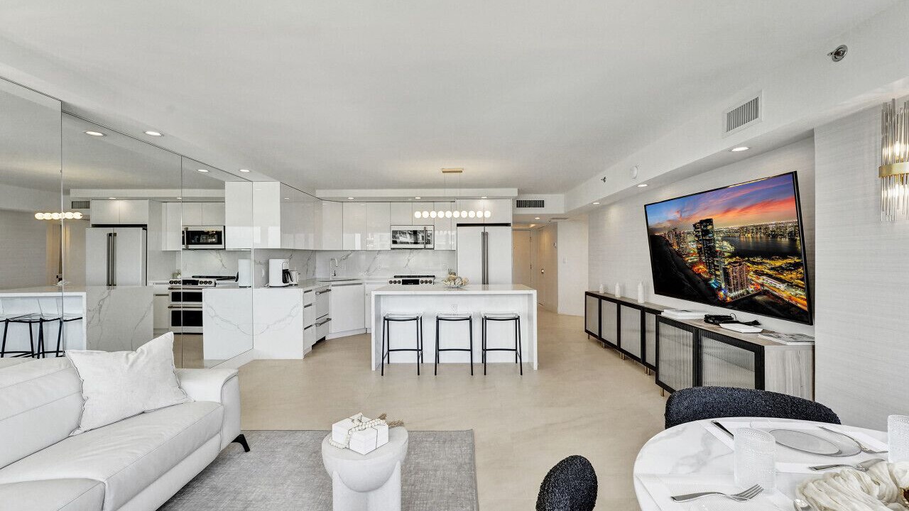 Photo of Livingroom in Mid Beach