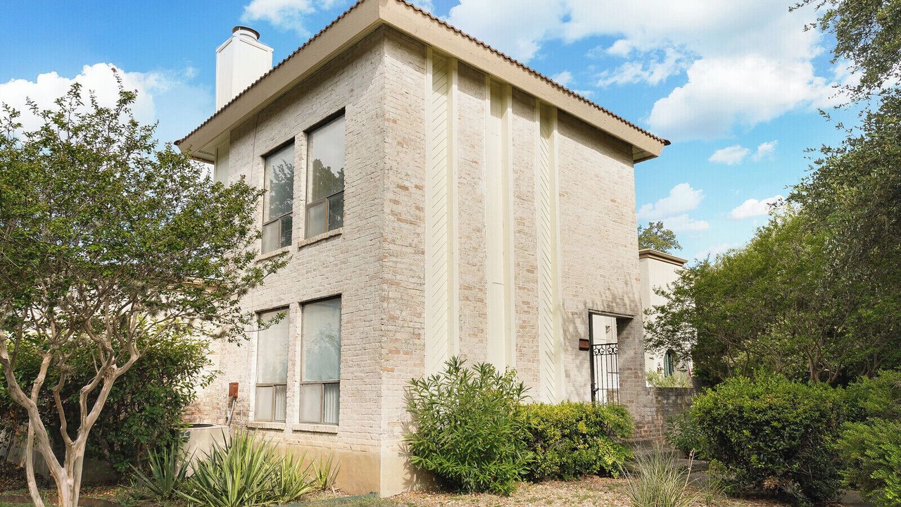 Photo of Outdoor in Vance Jackson