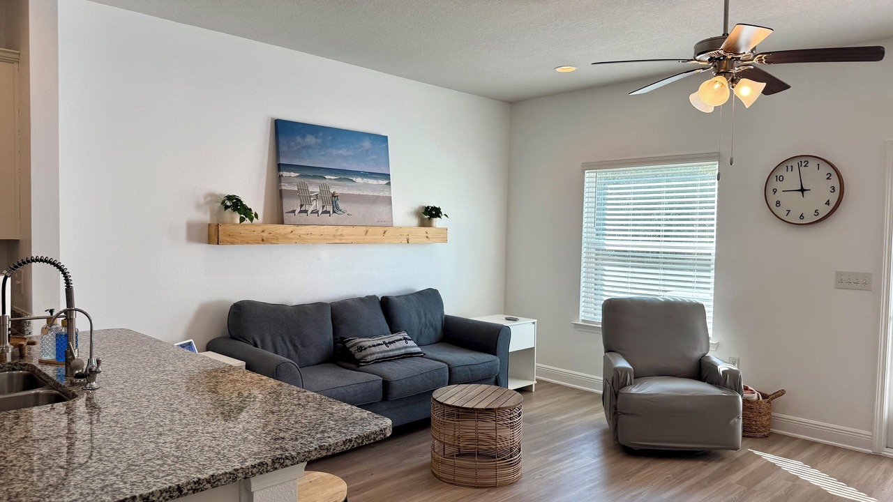 Photo of Livingroom in Thomas Drive
