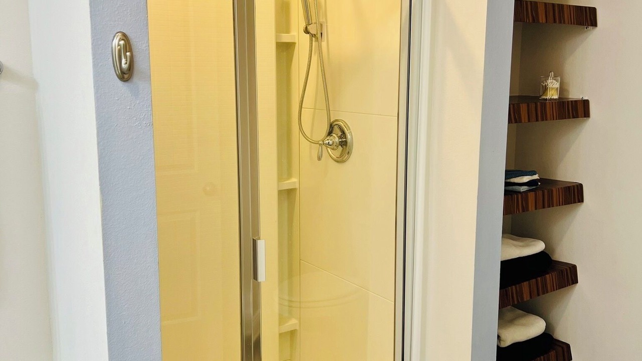 Photo of Bathroom in Thomas Drive