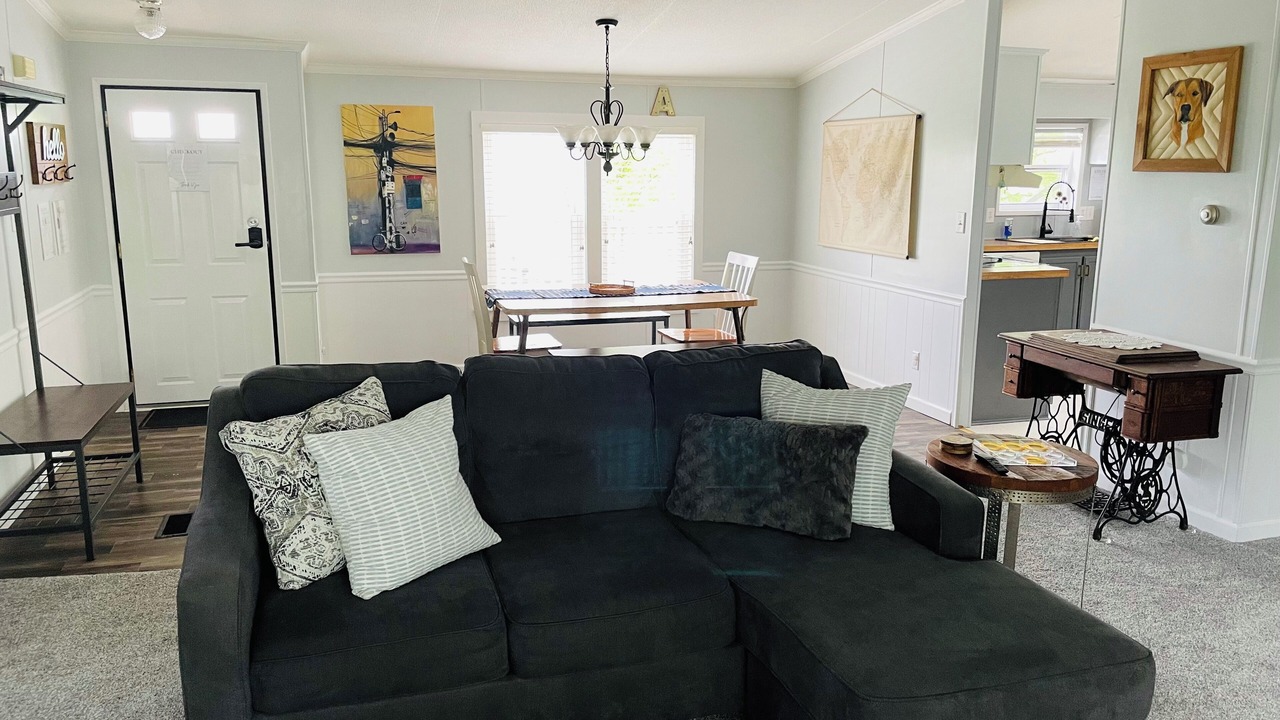Photo of Livingroom in Town of Reading