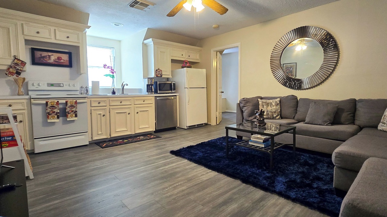 Photo of Livingroom in Memorial Northwest