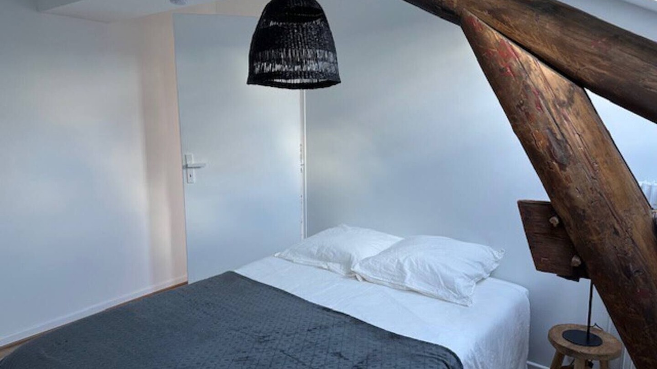 Photo of Bedroom in Poincare - Foch - Anatole France - Croix de Bourgogne