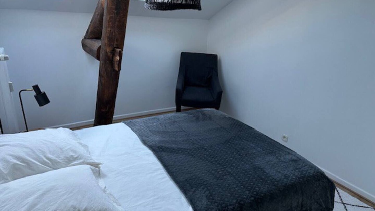 Photo of Bedroom in Poincare - Foch - Anatole France - Croix de Bourgogne