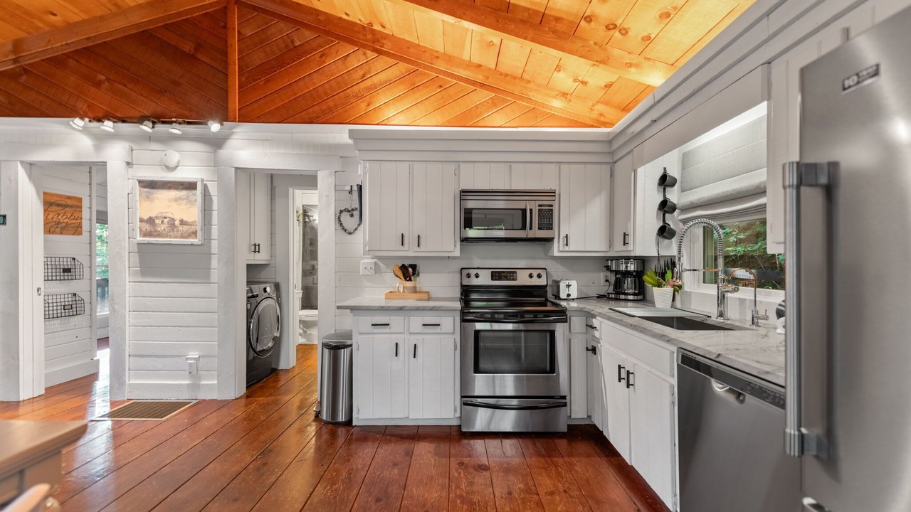 Photo of Kitchen in Cherry Log