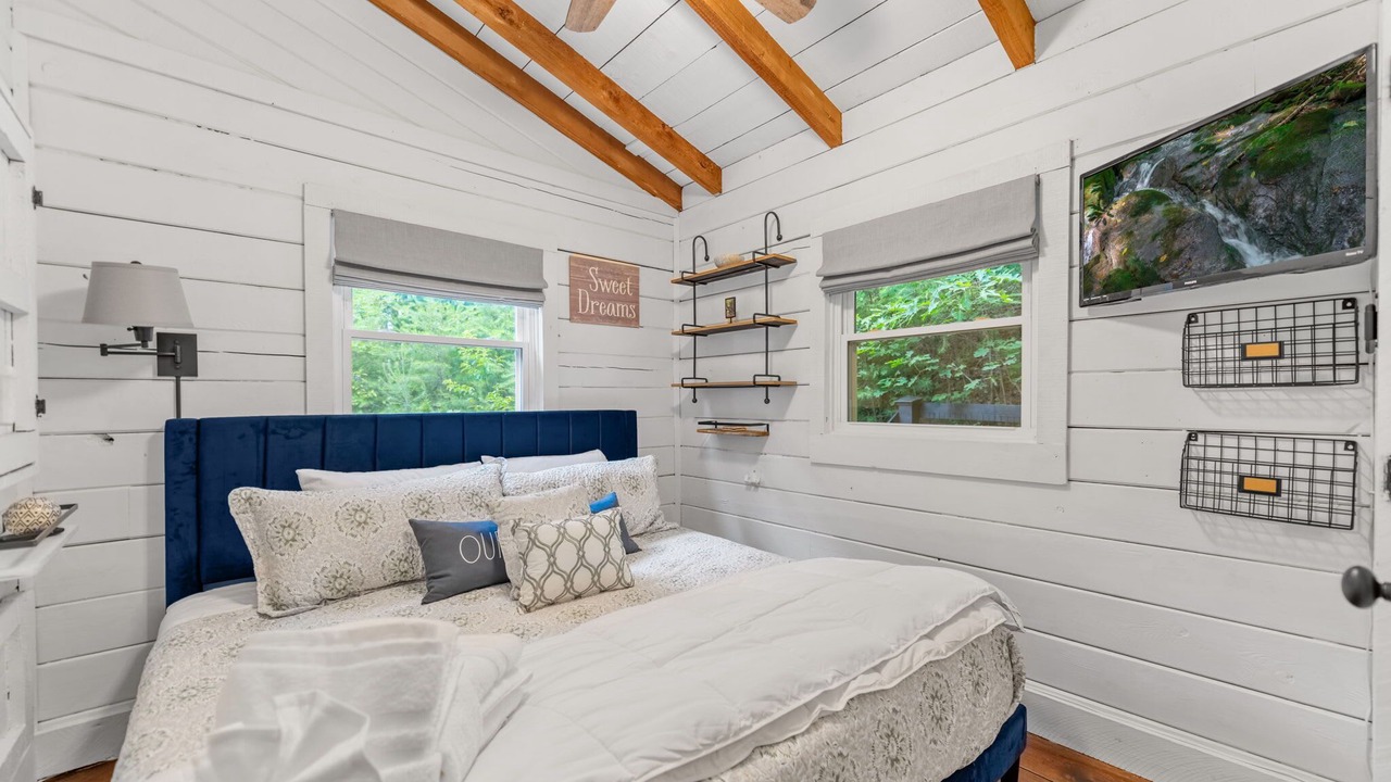 Photo of Bedroom in Cherry Log