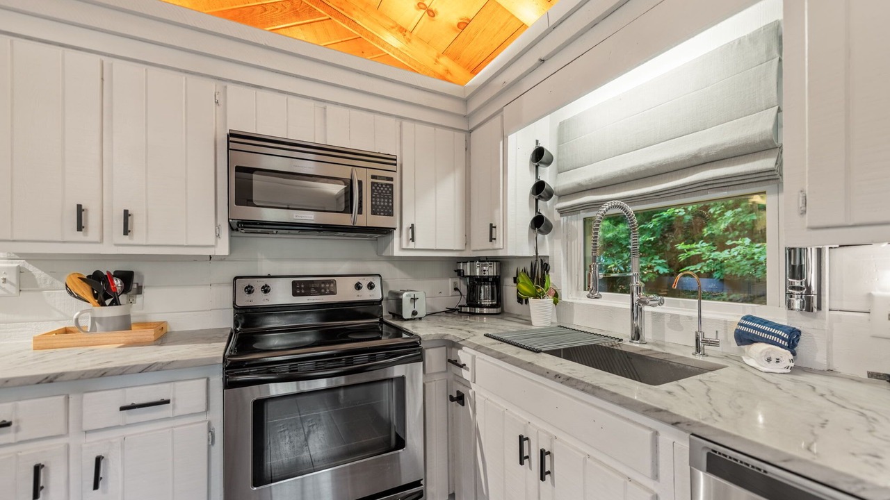 Photo of Kitchen in Cherry Log