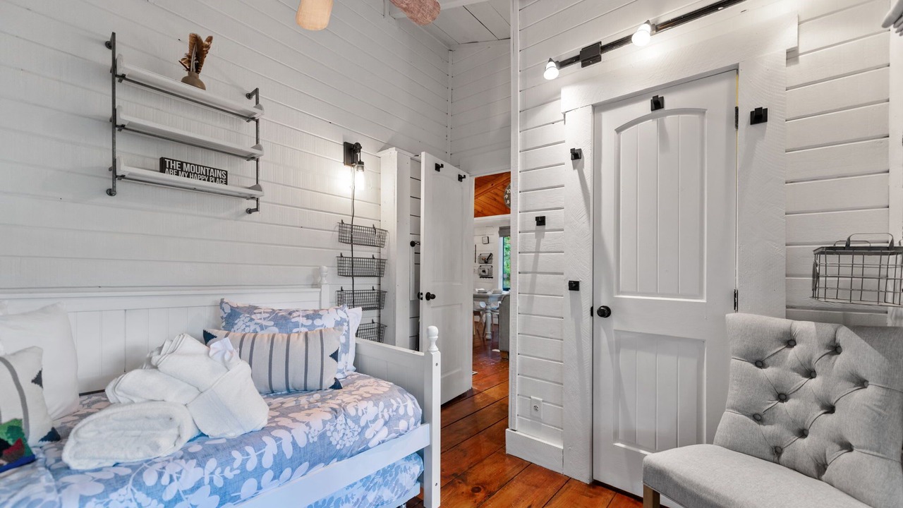 Photo of Bedroom in Cherry Log