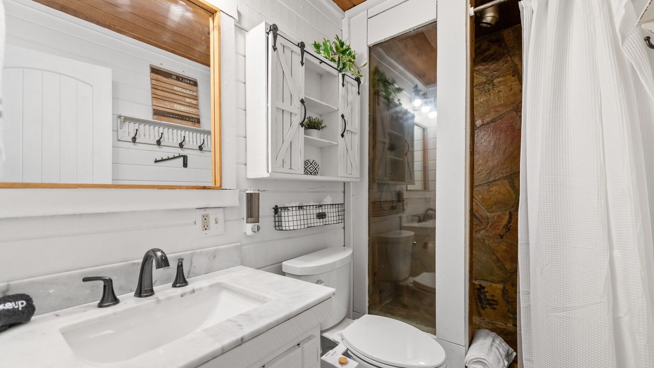 Photo of Bathroom in Cherry Log