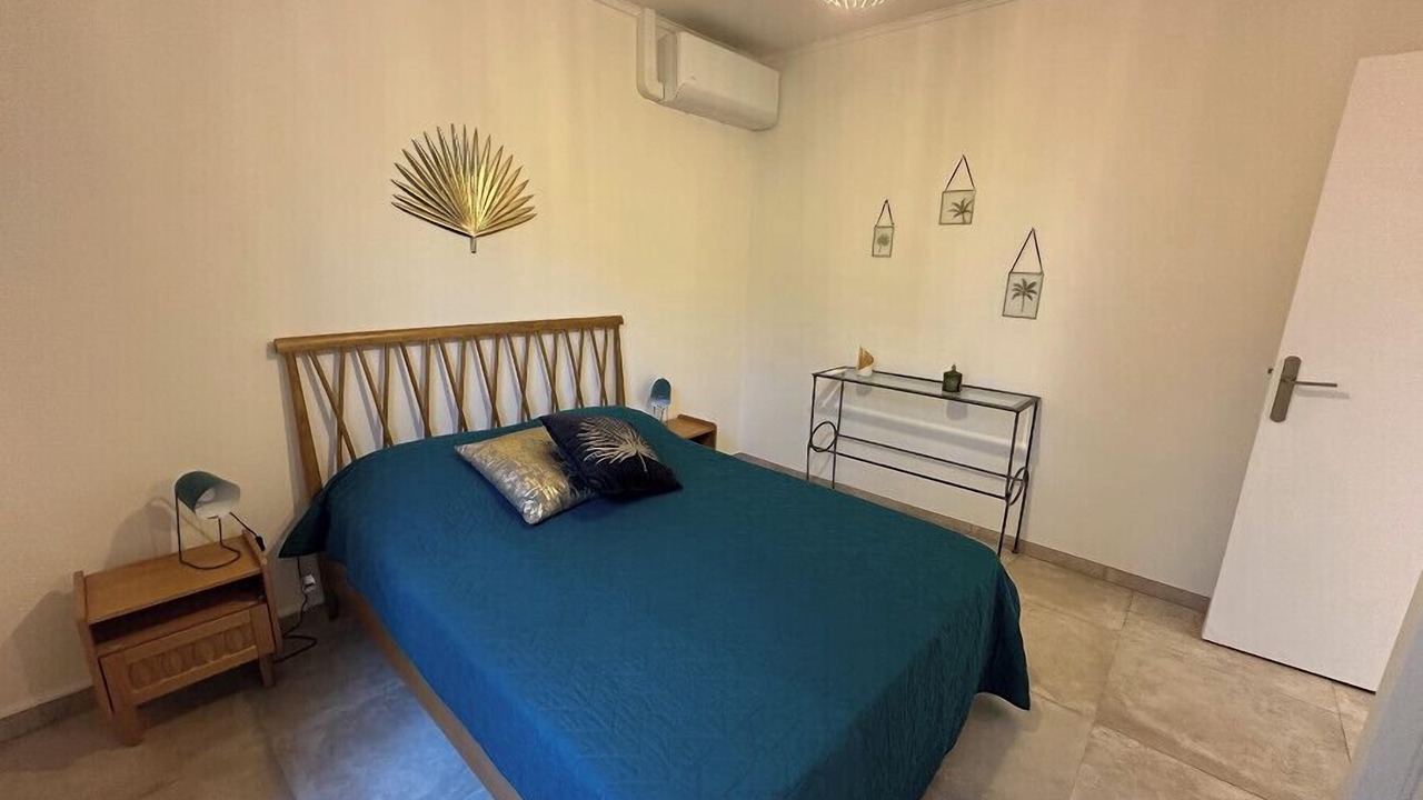 Photo of Bedroom in Mandelieu-la-Napoule Beach