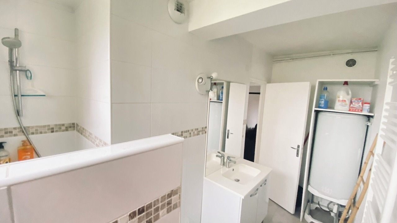 Photo of Bathroom in Cote Pavee