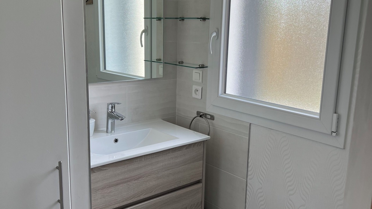 Photo of Bathroom in Le Vivier-sur-Mer