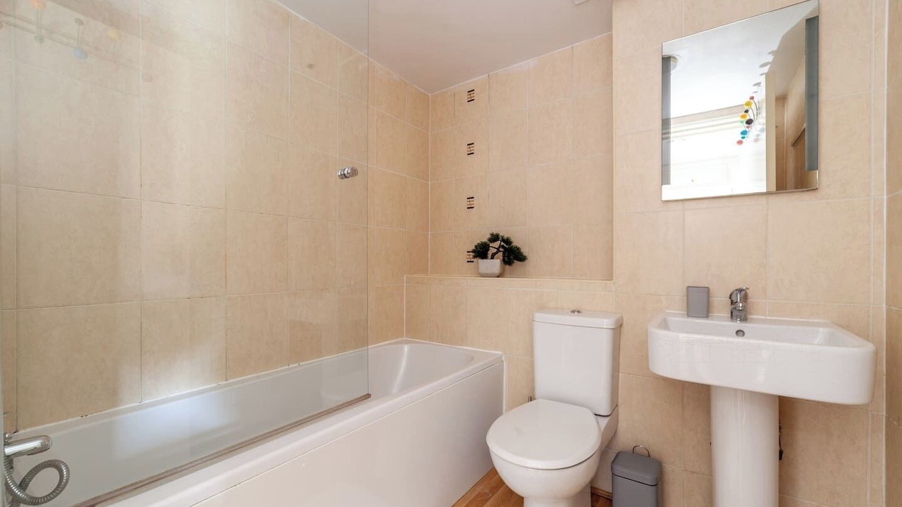 Photo of Bathroom in Wapping