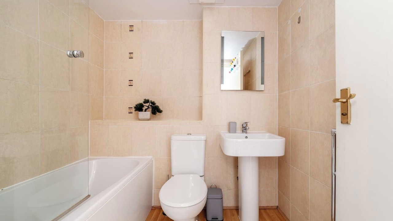 Photo of Bathroom in Wapping