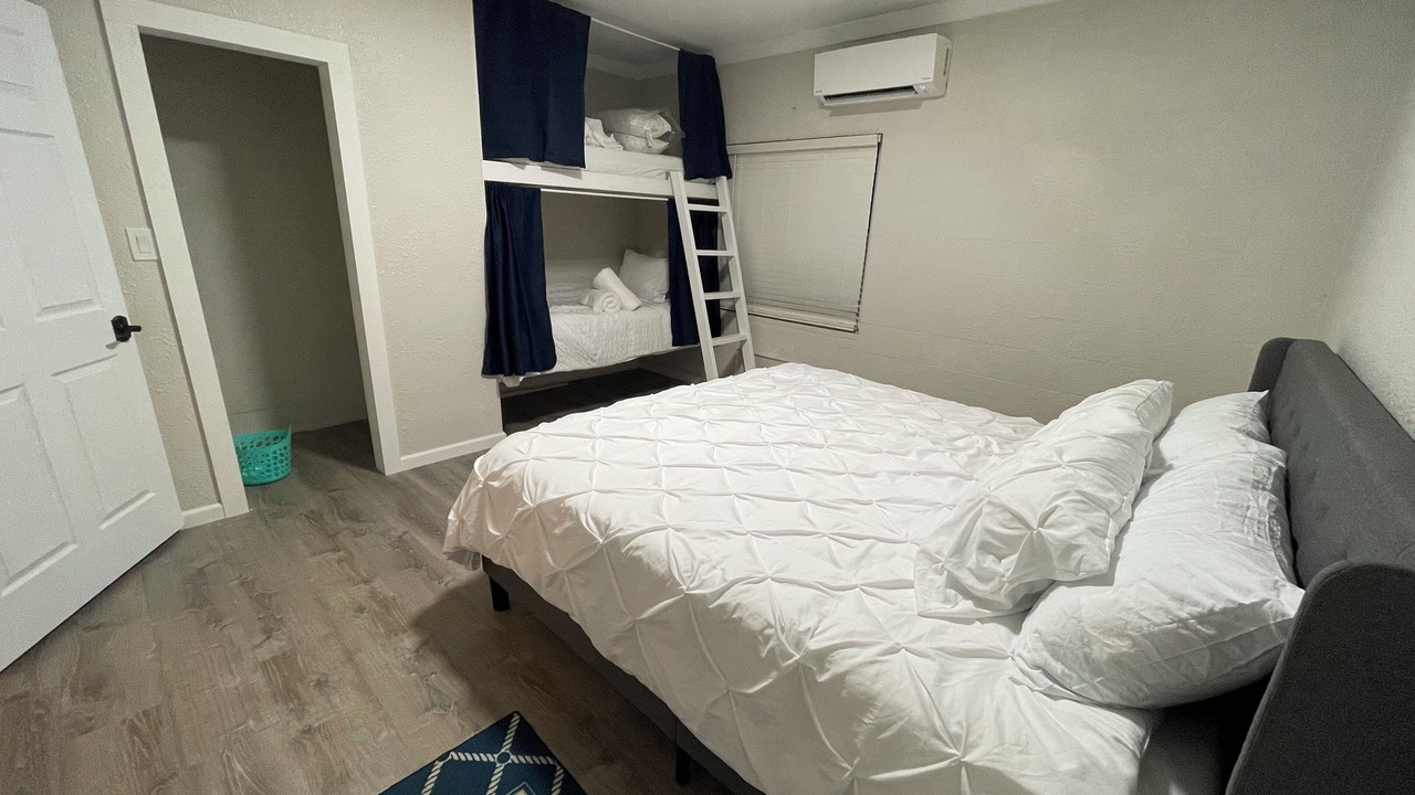 Photo of Bedroom in Weeki Wachee Gardens