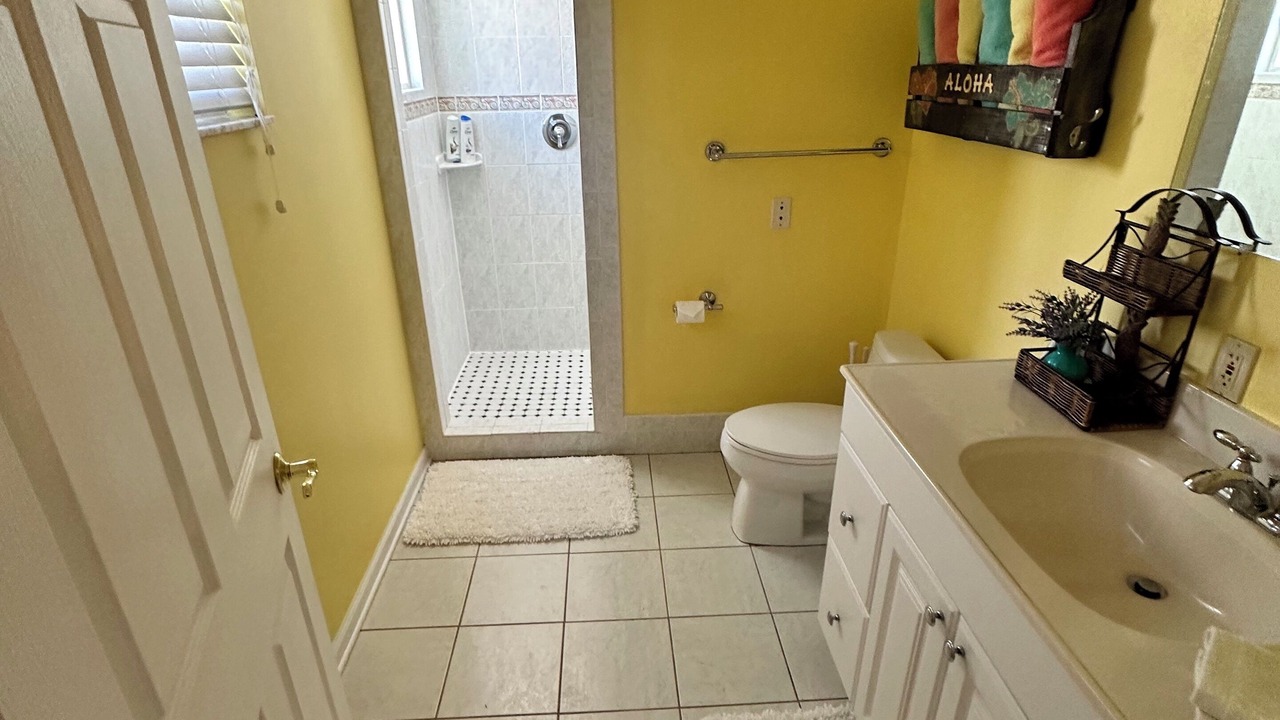 Photo of Bathroom in Weeki Wachee Gardens