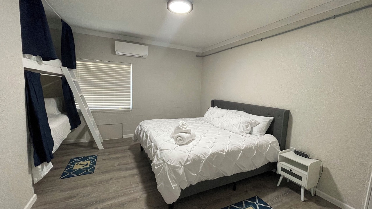 Photo of Bedroom in Weeki Wachee Gardens