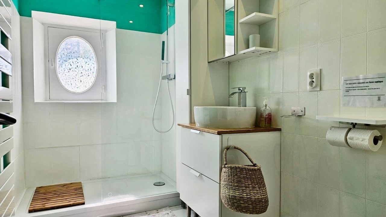 Photo of Bathroom in Augerville-la-Riviere