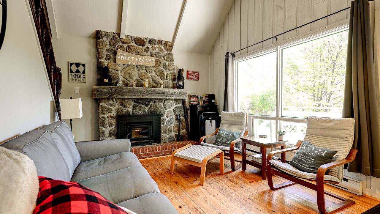 Photo of Livingroom in St-Adolphe-d'Howard