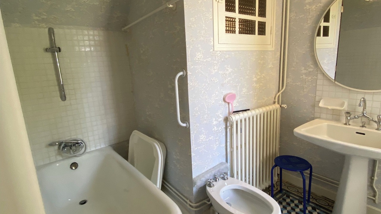 Photo of Bathroom in Neons Sur Creuse