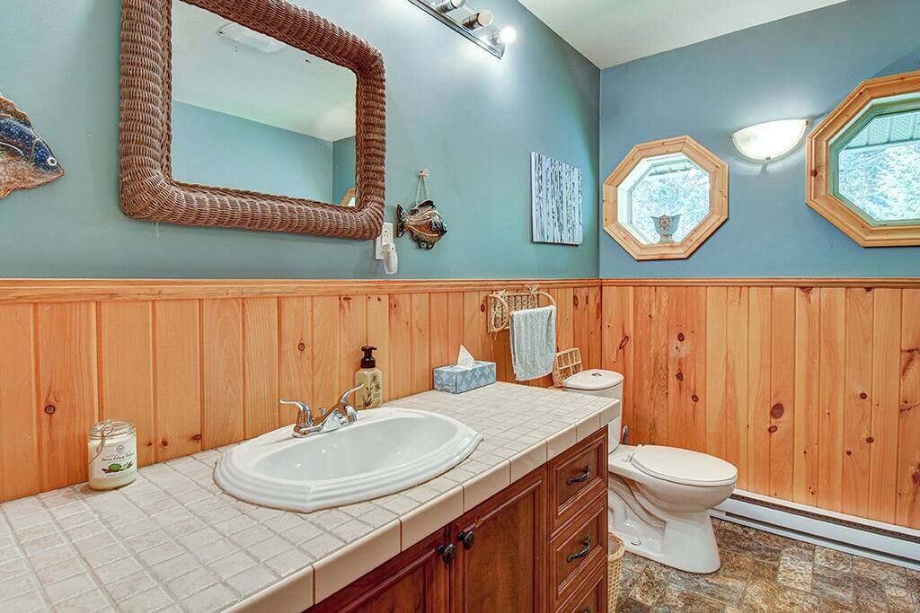 Photo of Bathroom in Lakeview