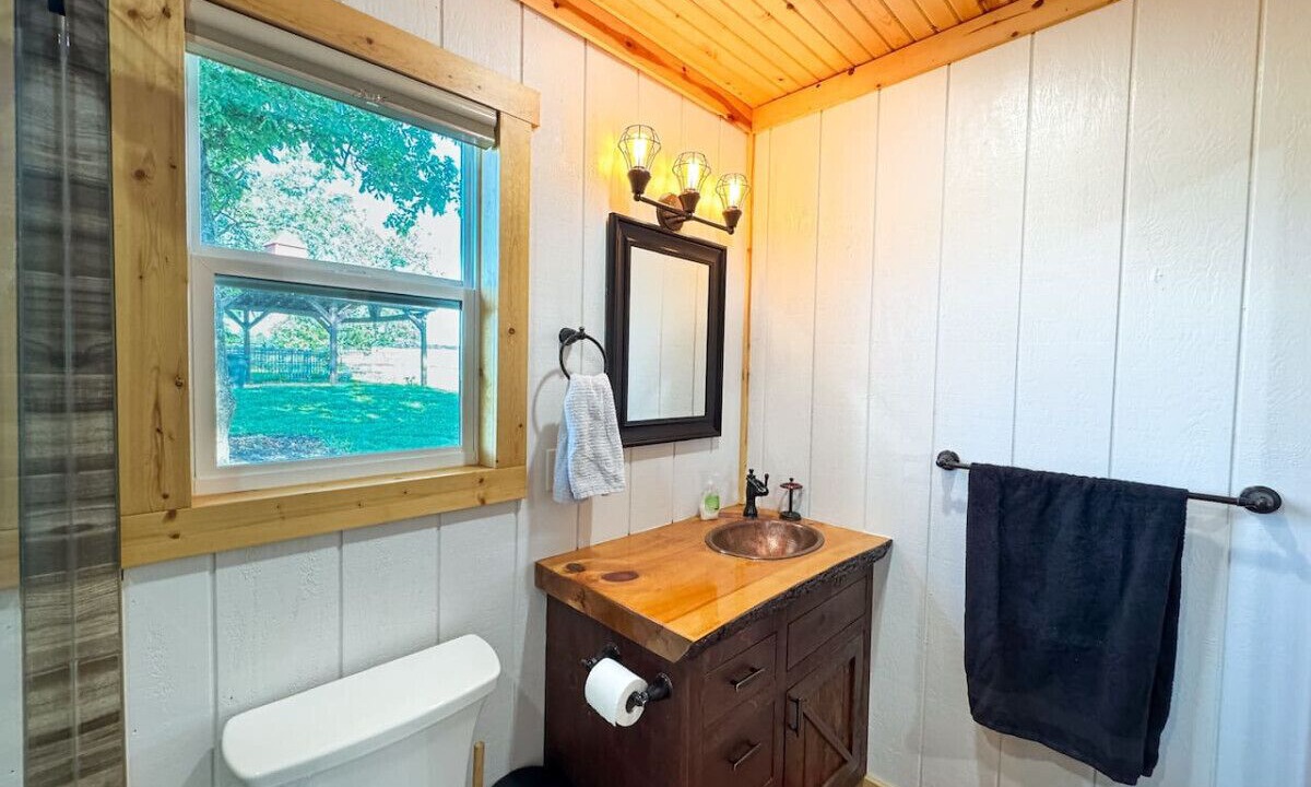 Photo of Bathroom in Walnut Shade