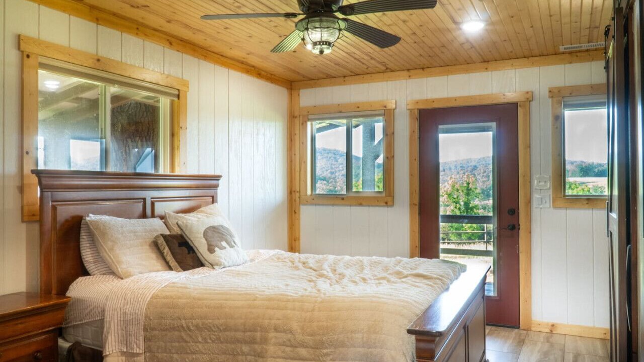 Photo of Bedroom in Walnut Shade