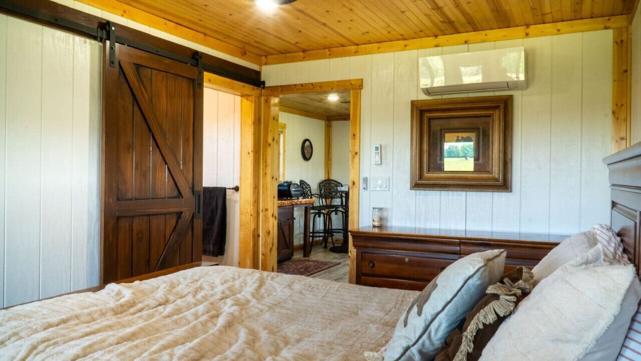 Photo of Bedroom in Walnut Shade